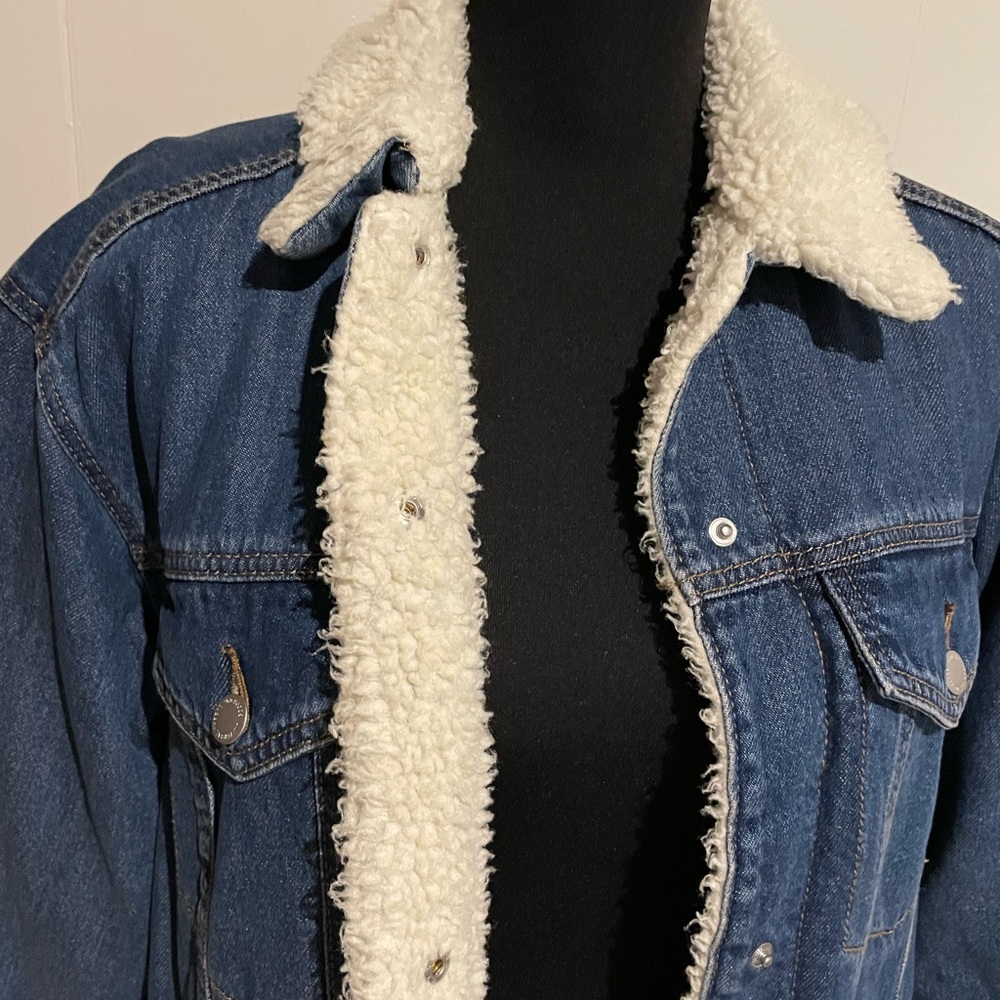 Universal Thread, Medium Wash Blue Shearling Deni… - image 8